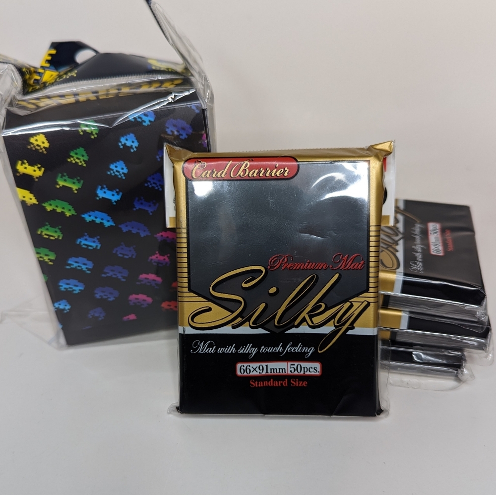 KMC Silky Sleeves And Deck Box